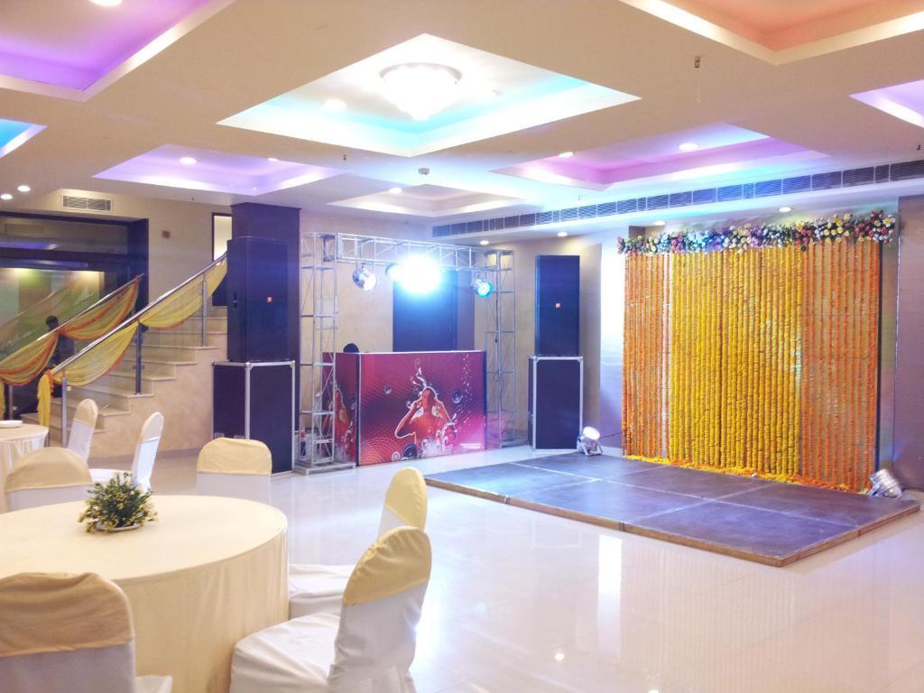 Oyo 1227 Hotel Rousha Inn กาเซียบัด ภายนอก รูปภาพ