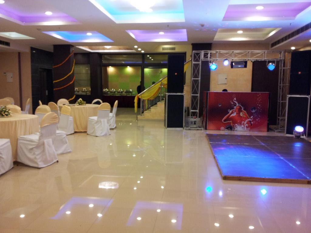 Oyo 1227 Hotel Rousha Inn กาเซียบัด ภายนอก รูปภาพ