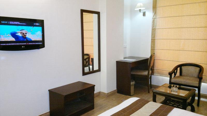 Oyo 1227 Hotel Rousha Inn กาเซียบัด ภายนอก รูปภาพ