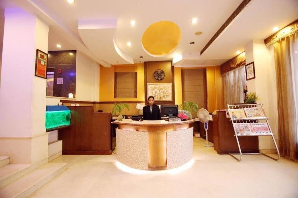 Oyo 1227 Hotel Rousha Inn กาเซียบัด ภายนอก รูปภาพ